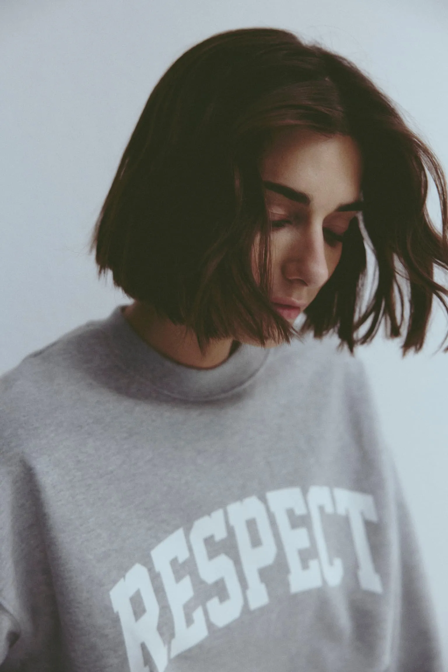 Sweatshirt 'Respect' in Grau