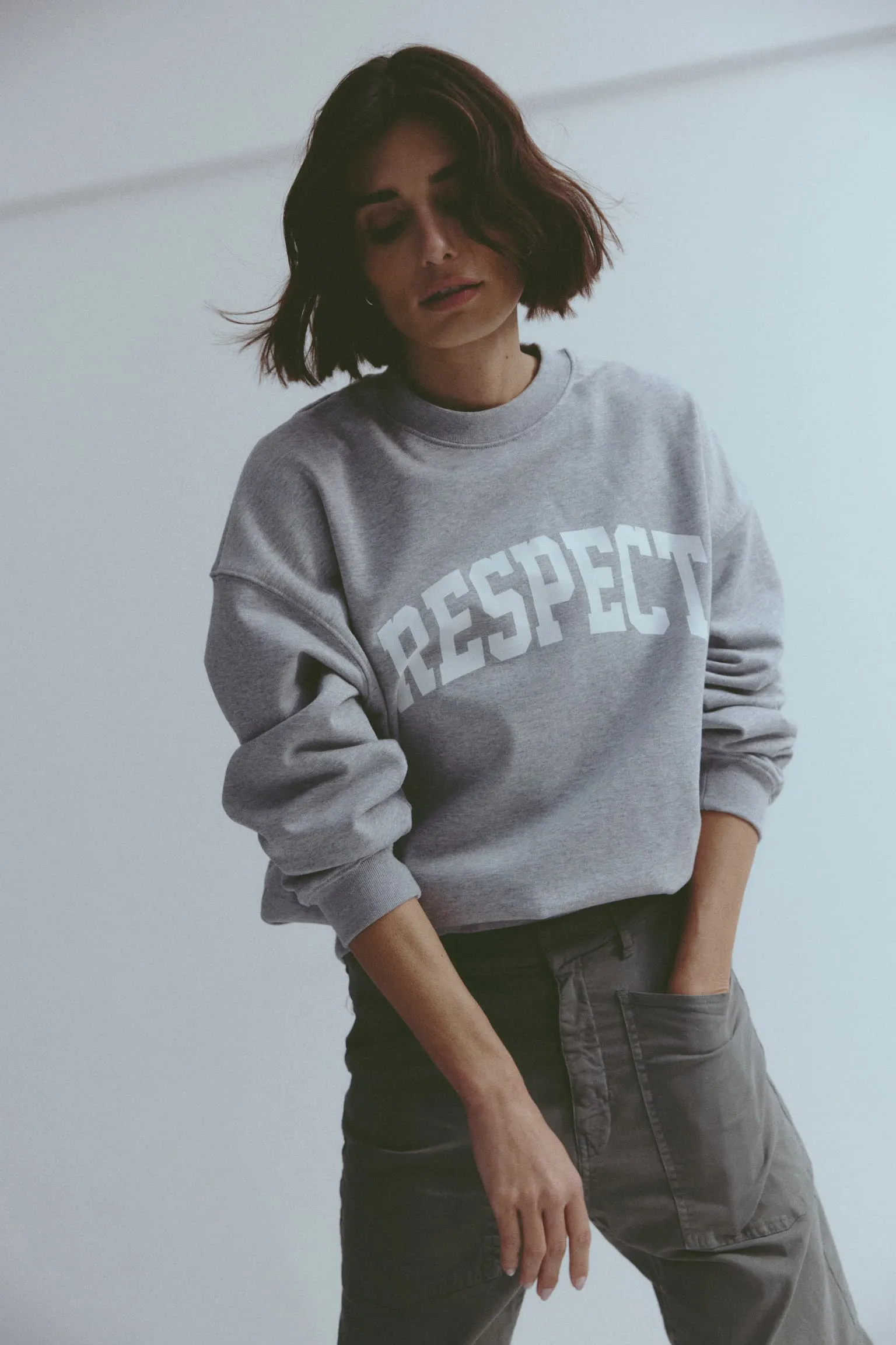 Sweatshirt 'Respect' in Grau