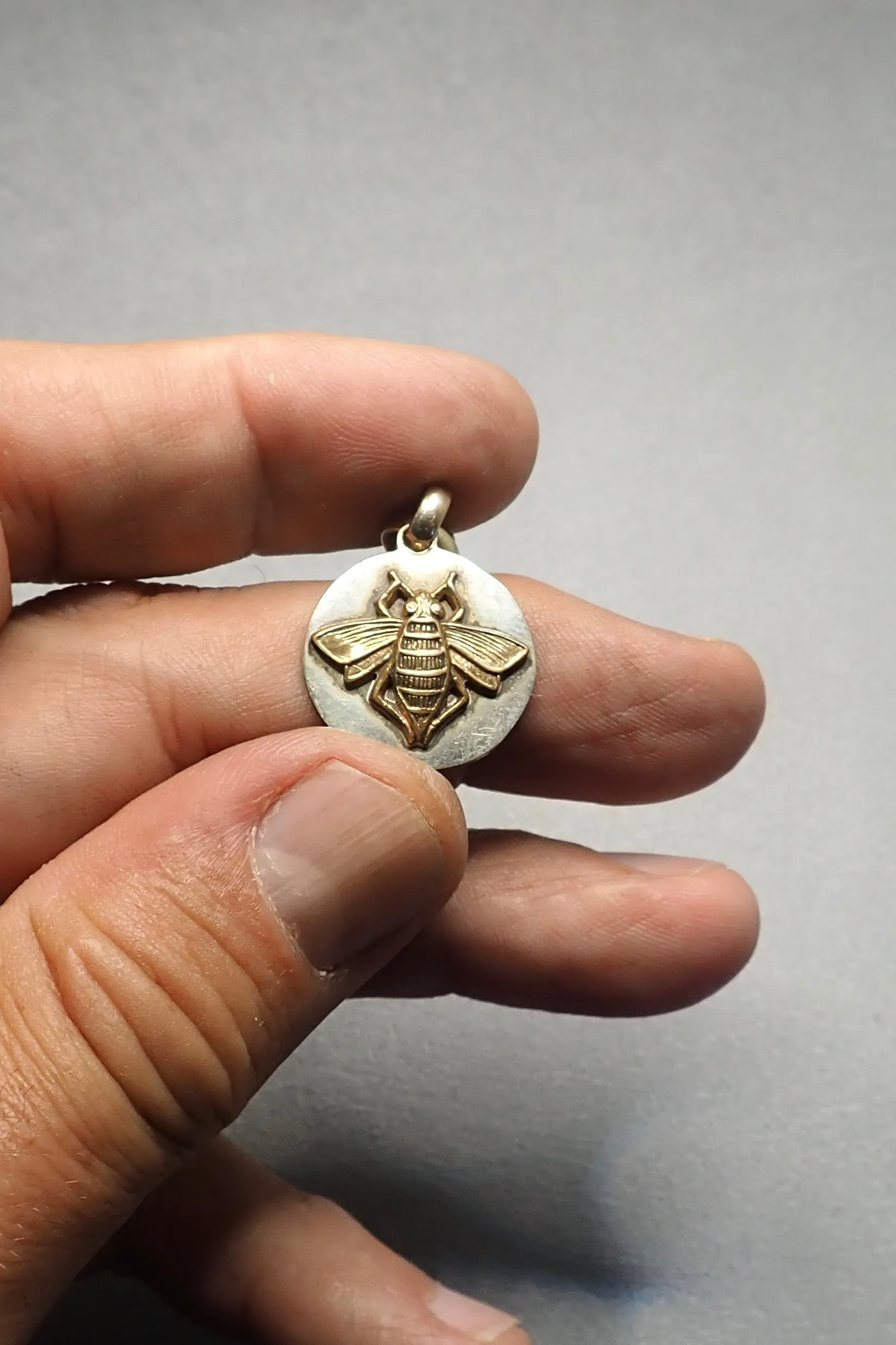 THE BEE PENDANT