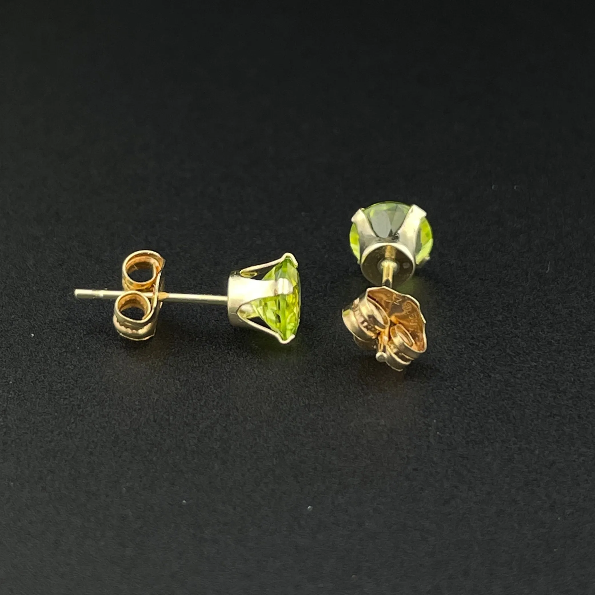 Vintage 14K Gold Gren Peridot Post Stud Earrings