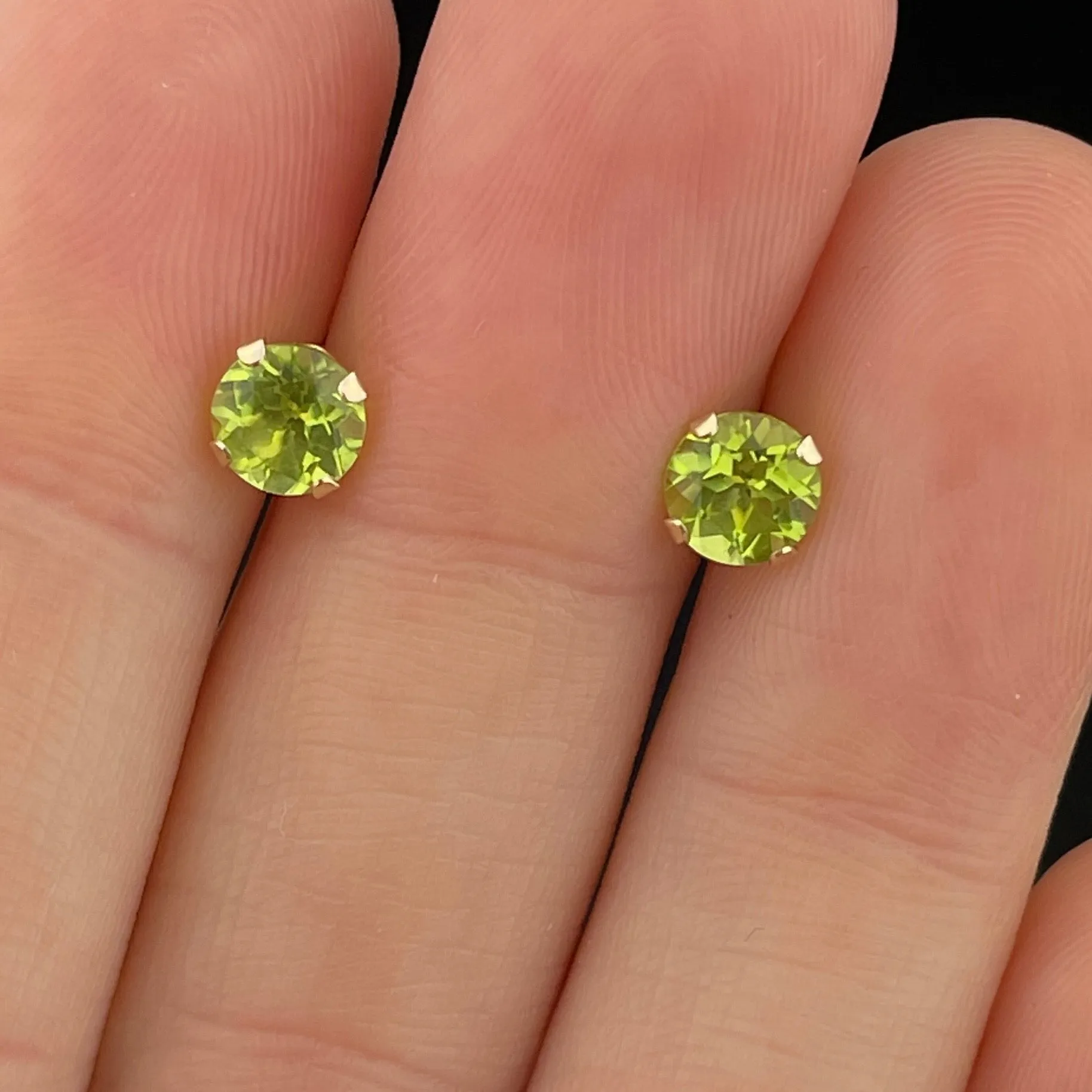 Vintage 14K Gold Gren Peridot Post Stud Earrings