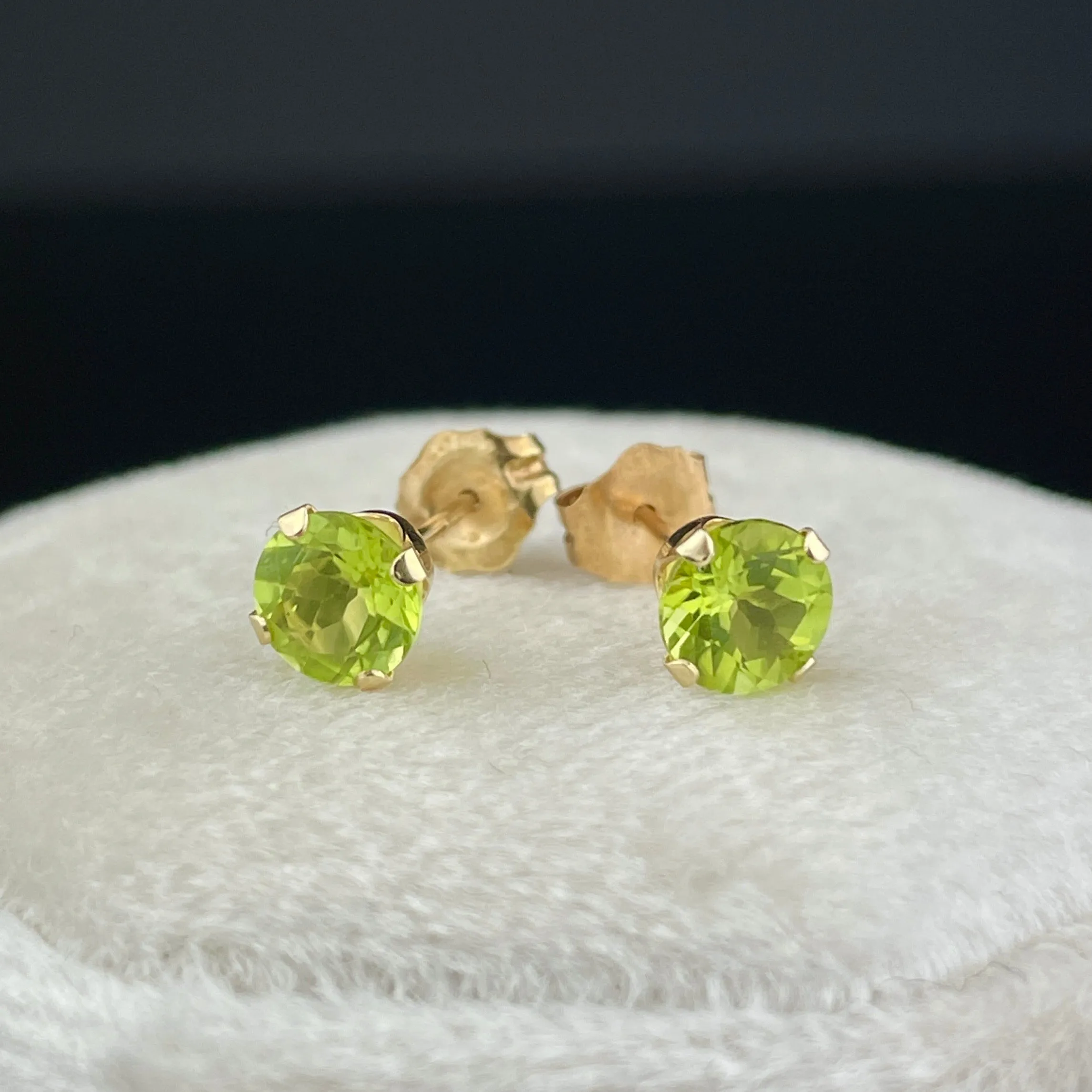 Vintage 14K Gold Gren Peridot Post Stud Earrings