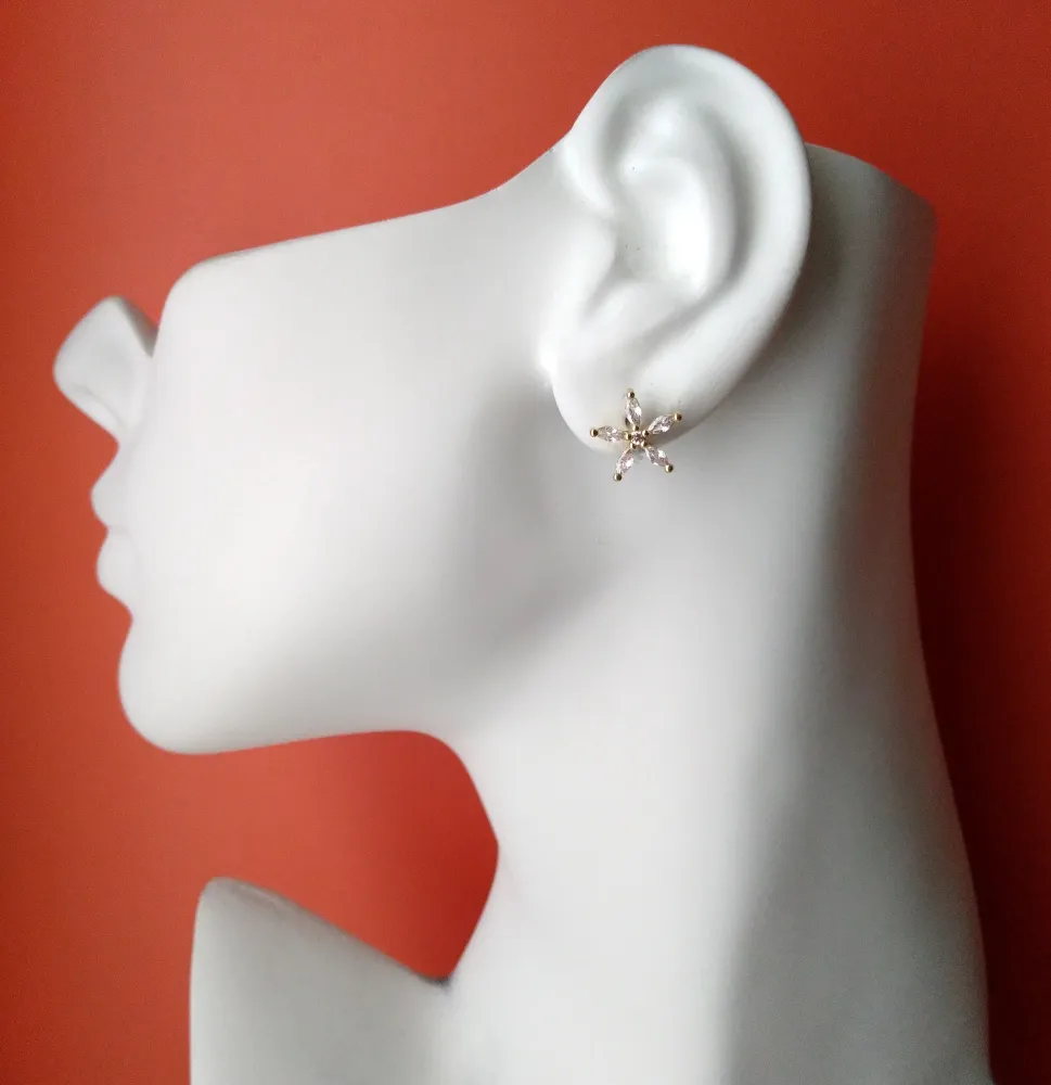 Winter Leaf Ear Cuff